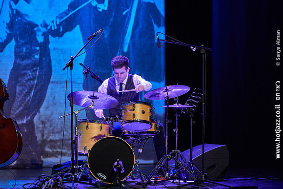 01_02999